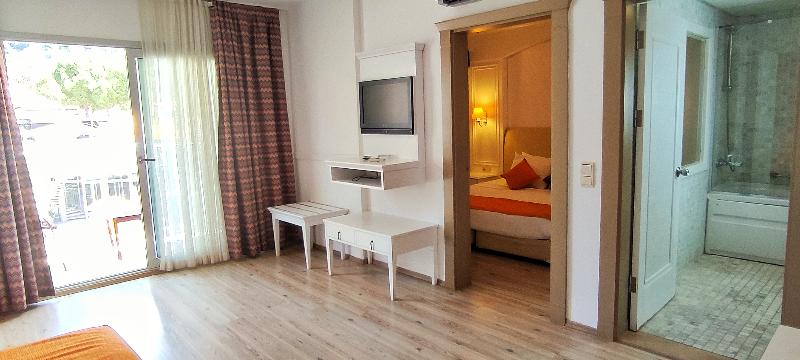 套房带泳池景, Mersoy Bellavista