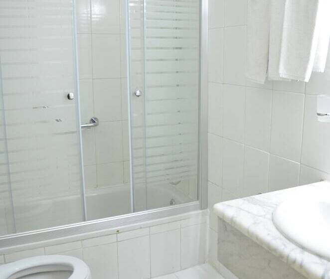 اتاق استاندارد سه نفره, Amra Palace International