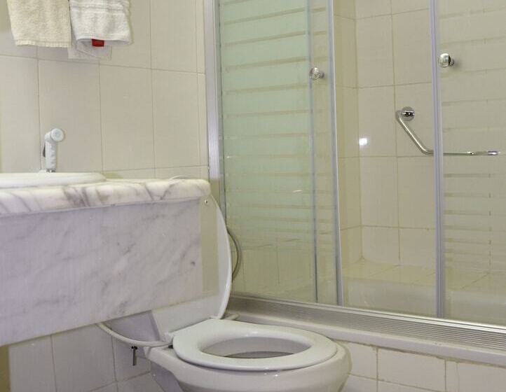 اتاق استاندارد سه نفره, Amra Palace International