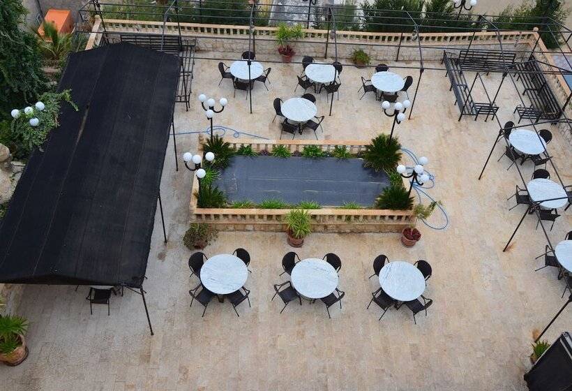 اتاق استاندارد سه نفره, Amra Palace International