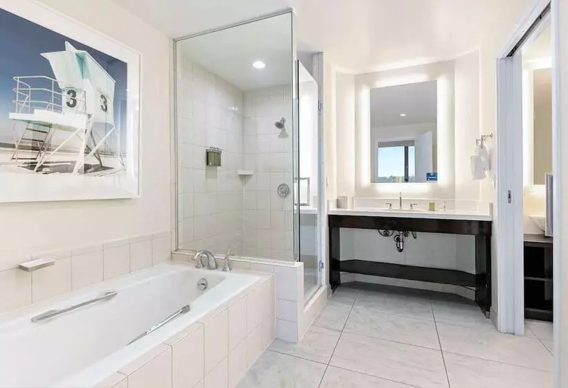 プールの見えるプレミアムスイート, Doubletree By Hilton Hotel San Diego   Mission Valley
