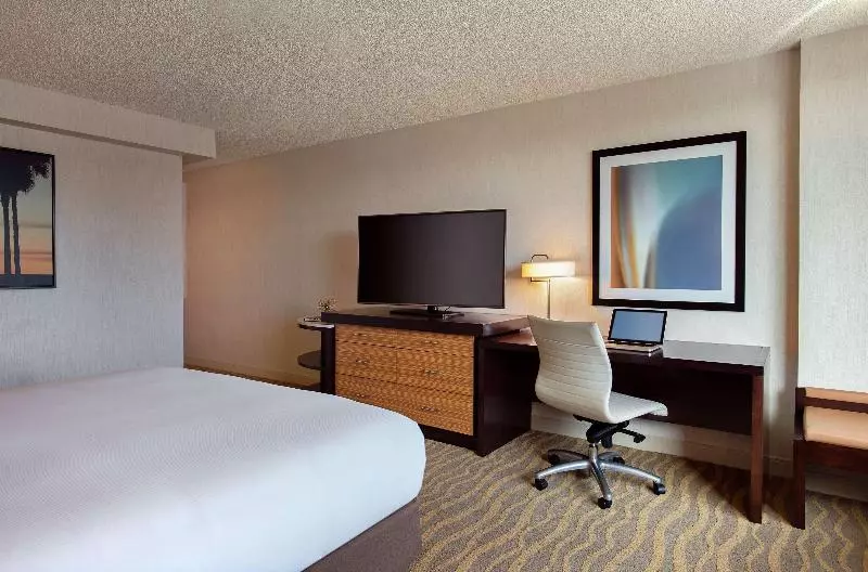 キングサイズベッドのスタンダードルーム, Doubletree By Hilton Hotel San Diego   Mission Valley