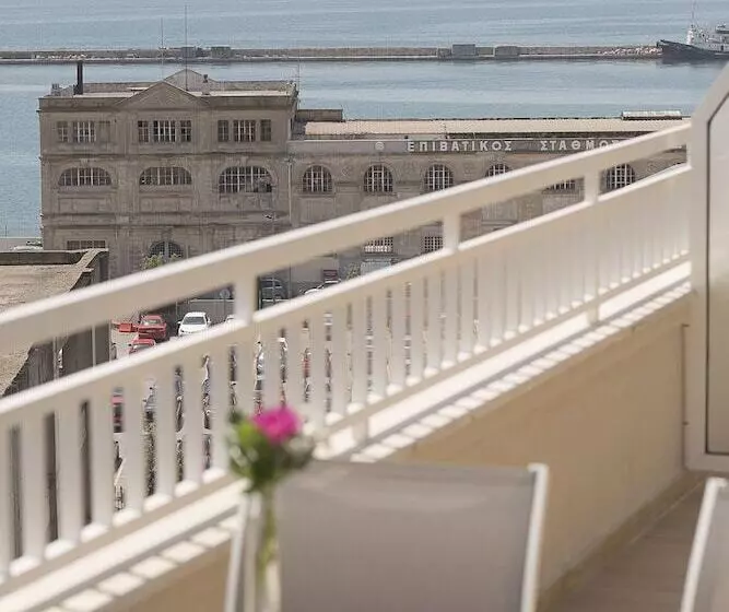سوییت جونیور با چشم‌انداز دریا, Plaza Hotel, Philian Hotels And Resorts