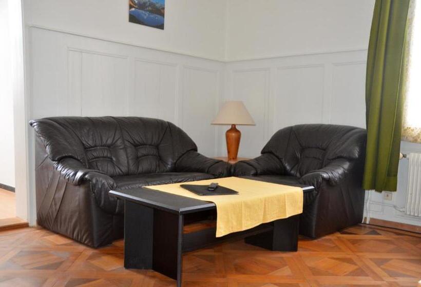 غرفة عائلية, Restaurant Bahnhof