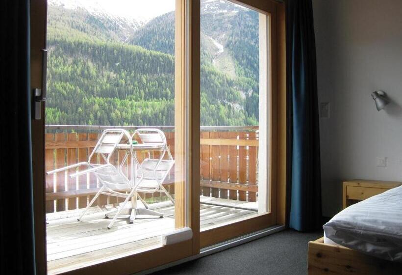 חדר סופריור עם מרפסת, Schorta S Hotel Alvetern