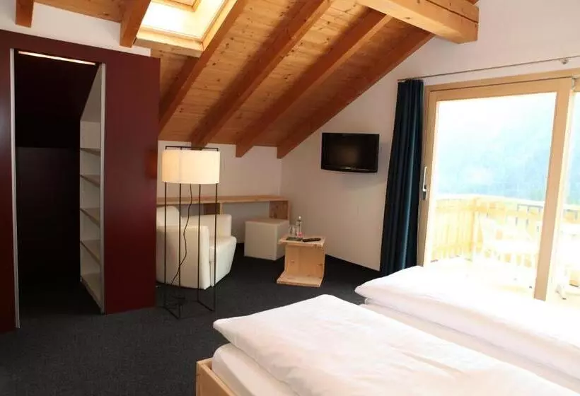 バルコニー付きスーペリアルーム, Schorta S Hotel Alvetern