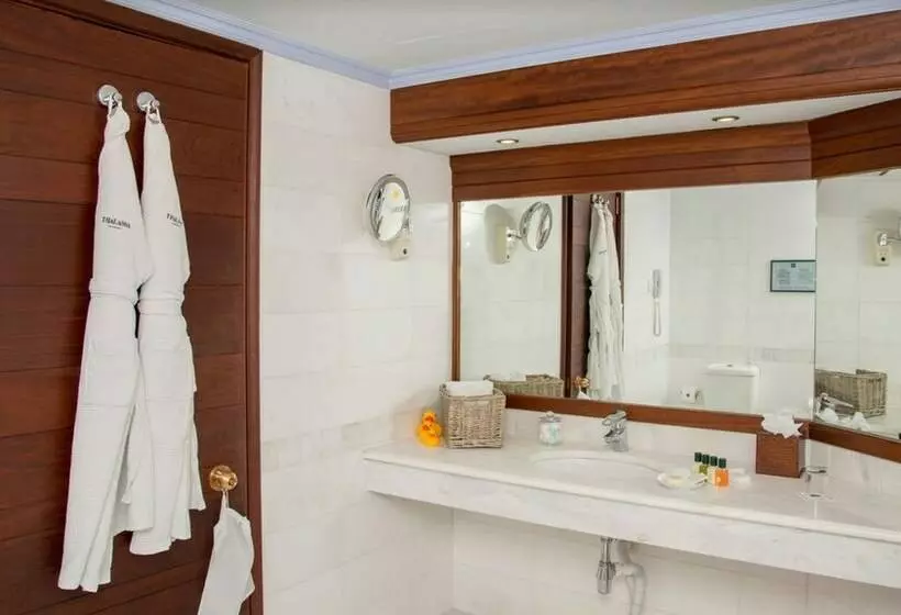 سوییت با چشم‌انداز دریا, Thalassa Boutique Hotel & Spa