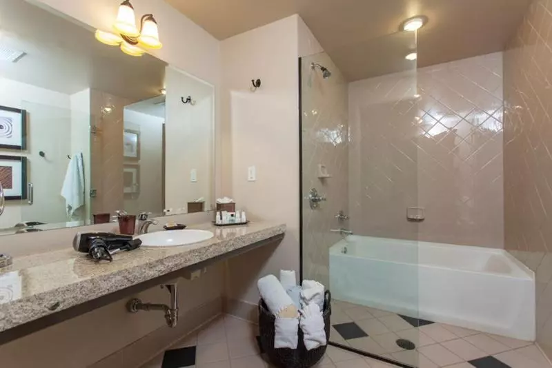 اتاق لوکس با تخت بزرگ, The Wilde Resort And Spa