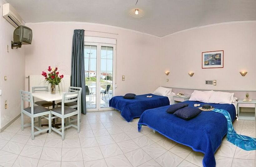 标准三人间, Aphrodite Beach