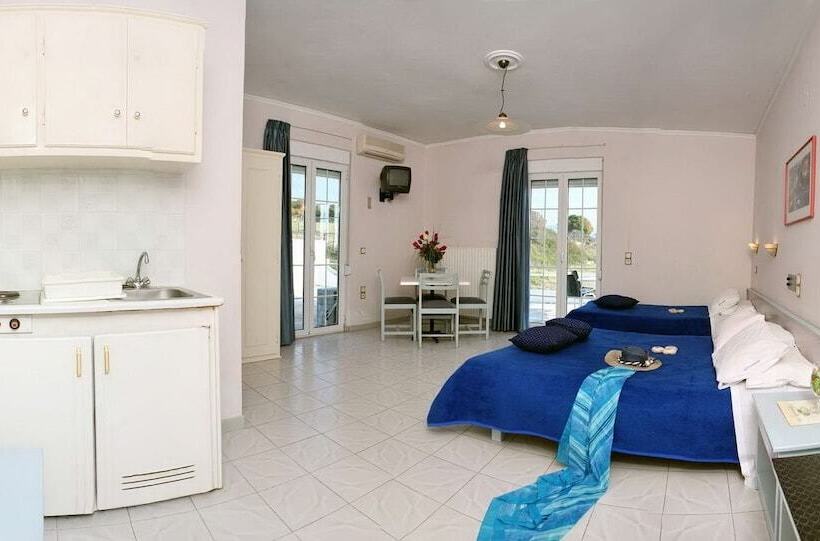 غرفة قياسية ثلاثية, Aphrodite Beach