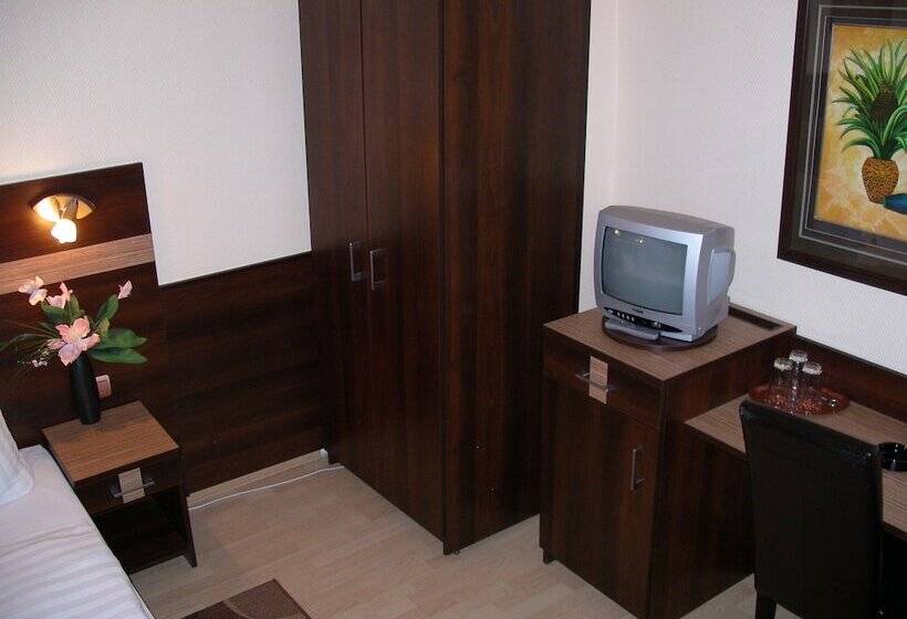 标准单人间, Elbe Street 34