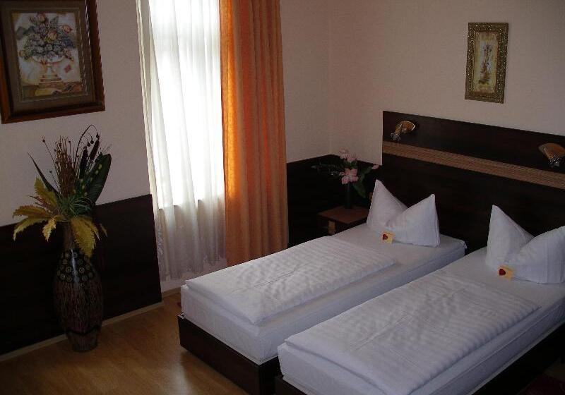 标准间, Elbe Street 34