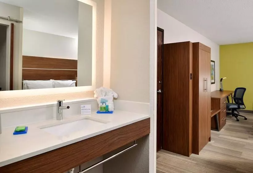 اتاق استاندارد, Holiday Inn Express Hotel & Suites North Kansas City, An Ihg