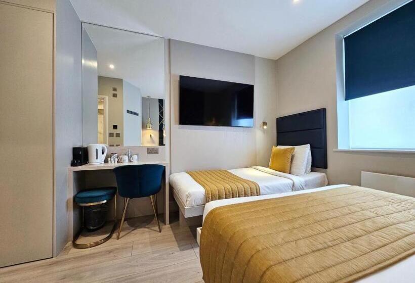 غرفة قياسية ثلاثية, Nox Hyde Park