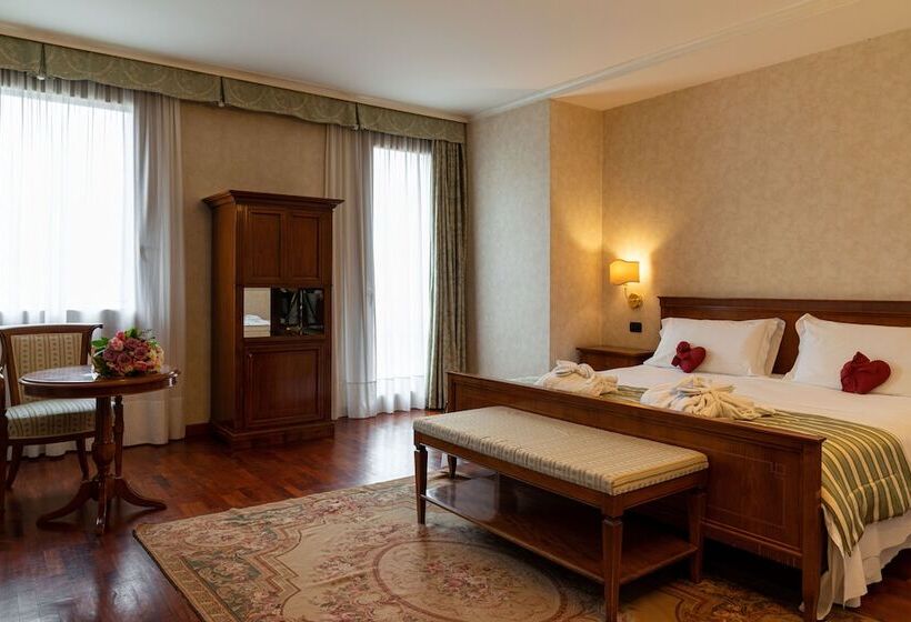 סוויטת ג'וניור, Roxy Plaza