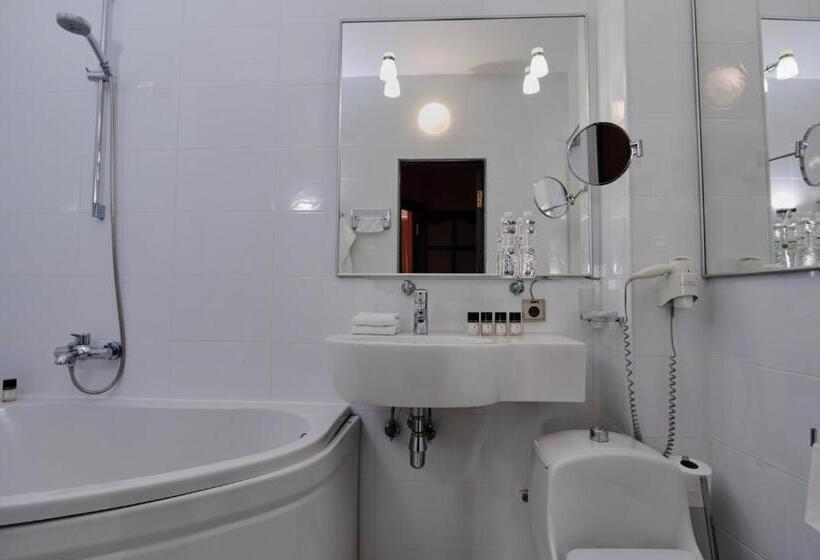 سوییت, Vozdvyzhensky Boutique