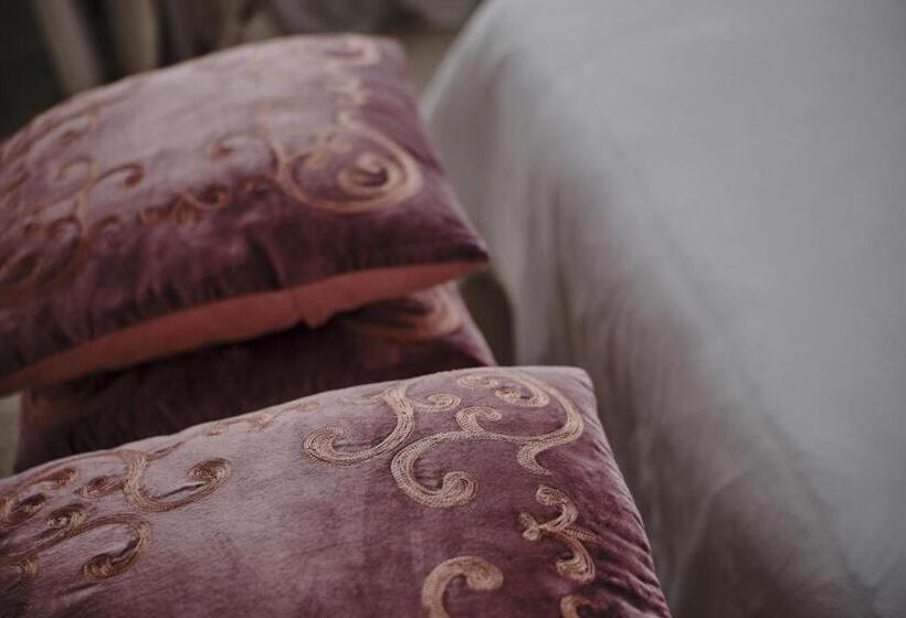 سوییت, Vozdvyzhensky Boutique