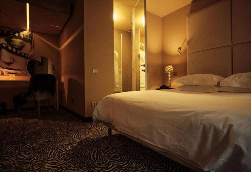 سوییت جونیور, Vozdvyzhensky Boutique