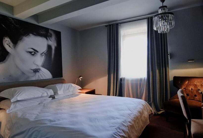 اتاق استاندارد, Vozdvyzhensky Boutique