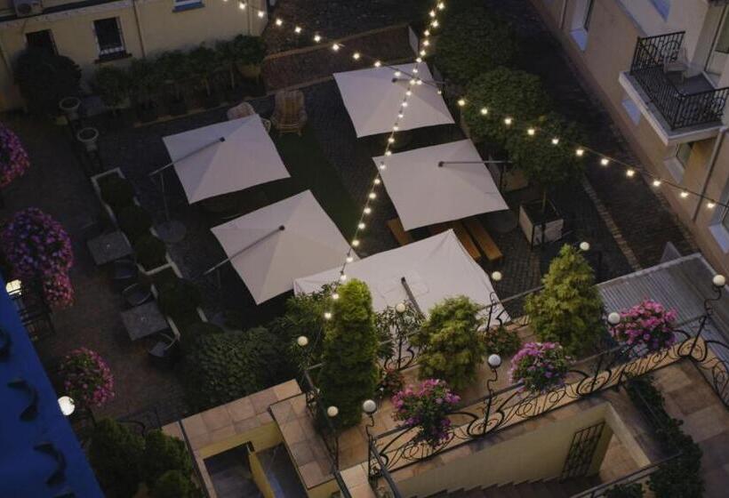 سوییت, Vozdvyzhensky Boutique