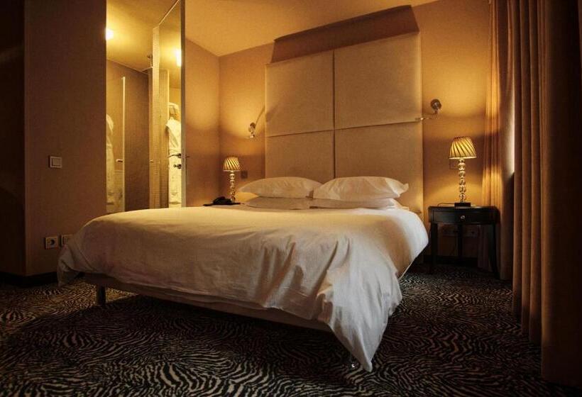 سوییت جونیور, Vozdvyzhensky Boutique