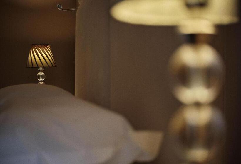 سوییت جونیور, Vozdvyzhensky Boutique