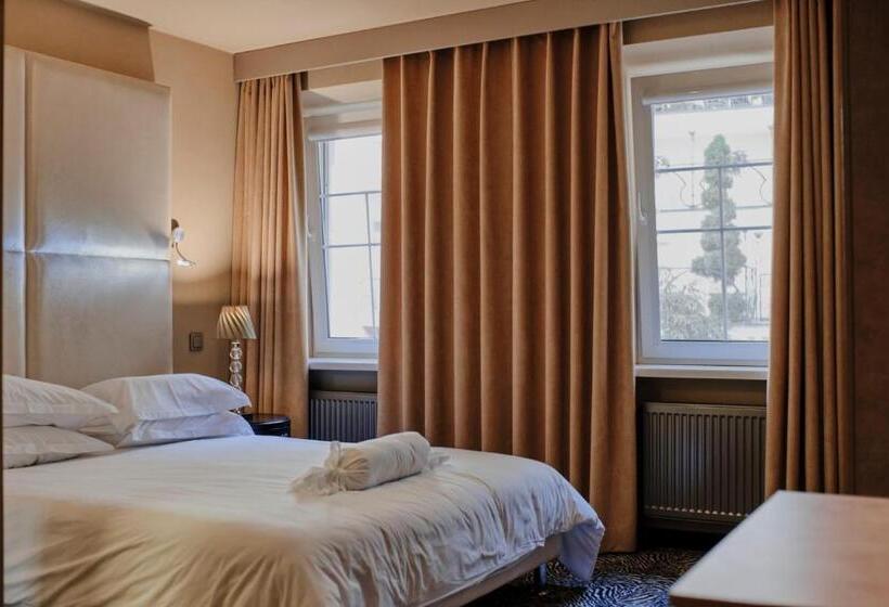 سوییت جونیور, Vozdvyzhensky Boutique