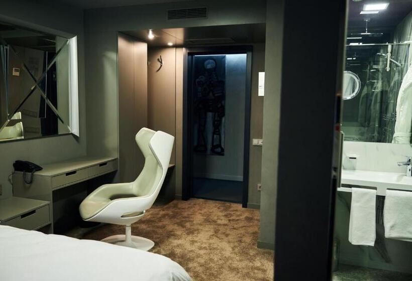 اتاق لوکس یک تخته, Vozdvyzhensky Boutique