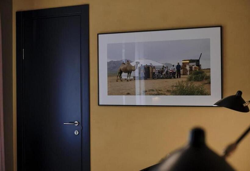 سوییت لوکس, Vozdvyzhensky Boutique