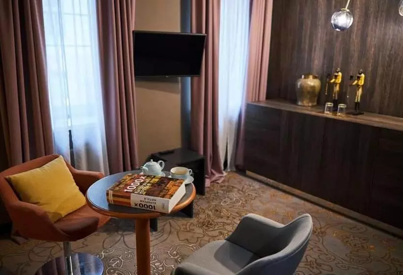 سوییت لوکس, Vozdvyzhensky Boutique