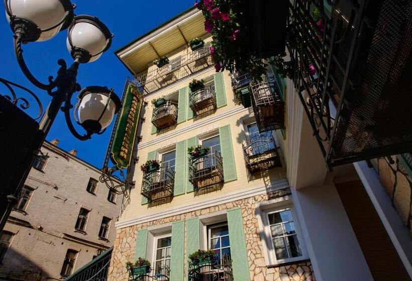 سوییت لوکس, Vozdvyzhensky Boutique