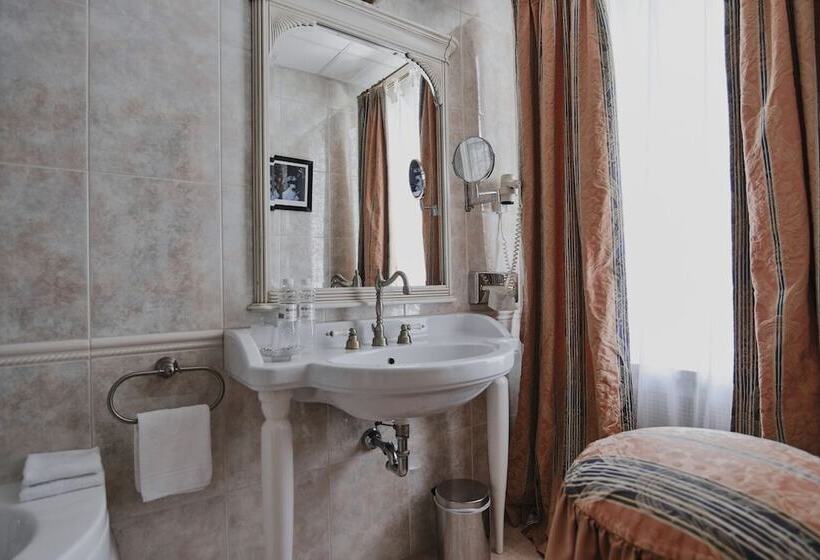 سوییت, Vozdvyzhensky Boutique