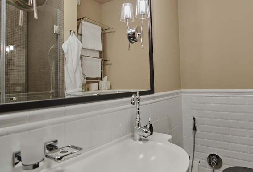 سوییت جونیور, Vozdvyzhensky Boutique