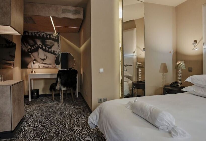 سوییت جونیور, Vozdvyzhensky Boutique