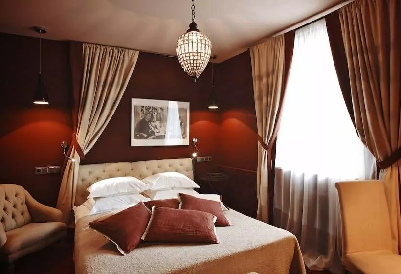 سوییت جونیور, Vozdvyzhensky Boutique