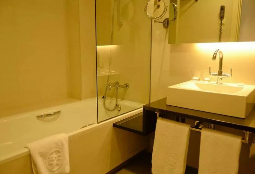 اتاق استاندارد سه نفره, 525
