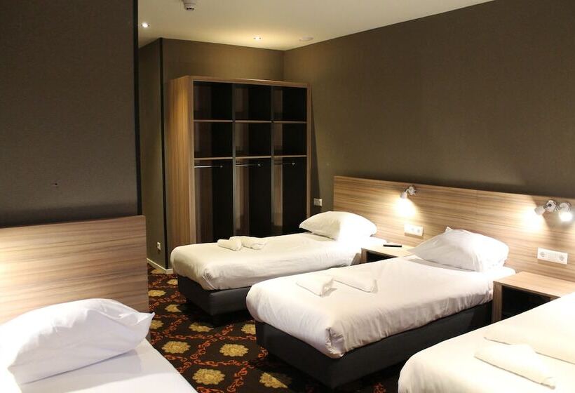 اتاق استاندارد چهار تخته, Aston City