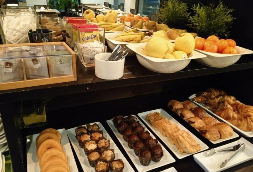 سوییت جونیور, Azz Asturias Langrehotel & Spa