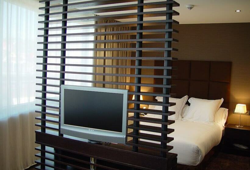 سوییت جونیور, Azz Asturias Langrehotel & Spa