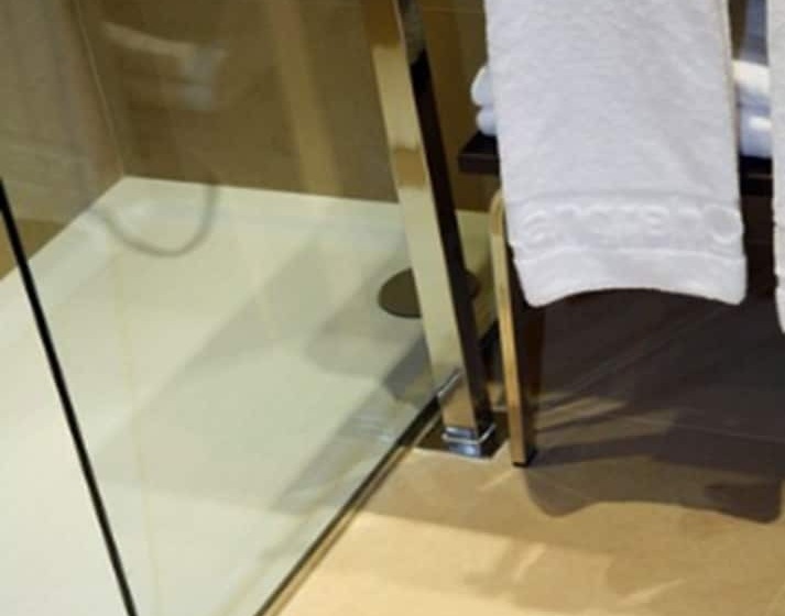 اتاق خانوادگی, Azz Asturias Langrehotel & Spa