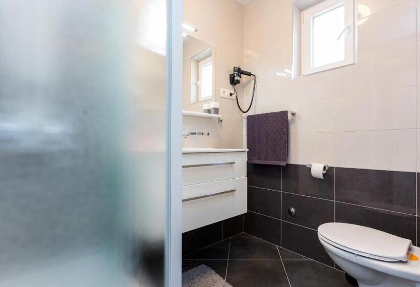 اتاق استاندارد با سرویس بهداشتی مشترک, Guesthouse Ivona