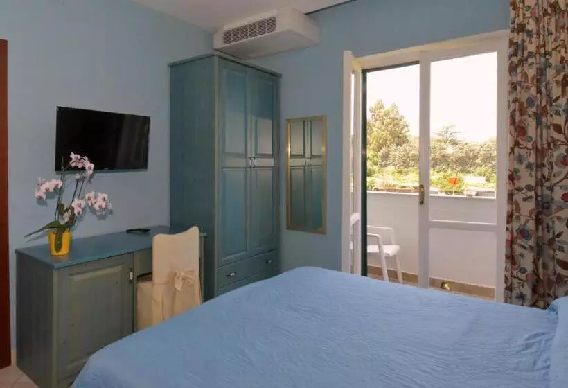 Triple Room Sea View, L'approdo