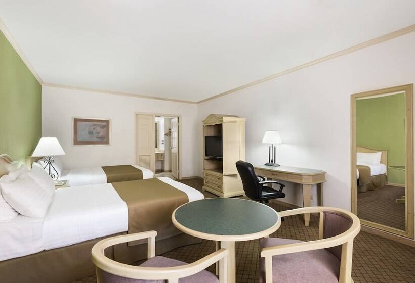 غرفه قياسيه سريرين مزدوجين, Wyndham Garden Obregon