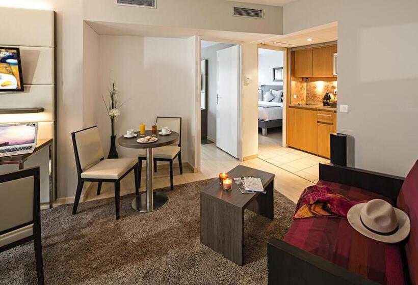 شقة عائلية, Residhome Courbevoie La Défense