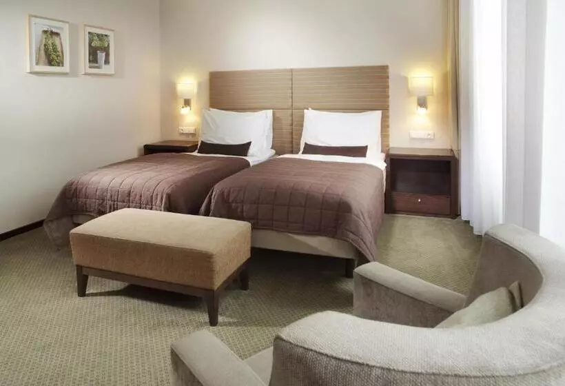 اتاق راحتی, The Hotel Fitzgerald