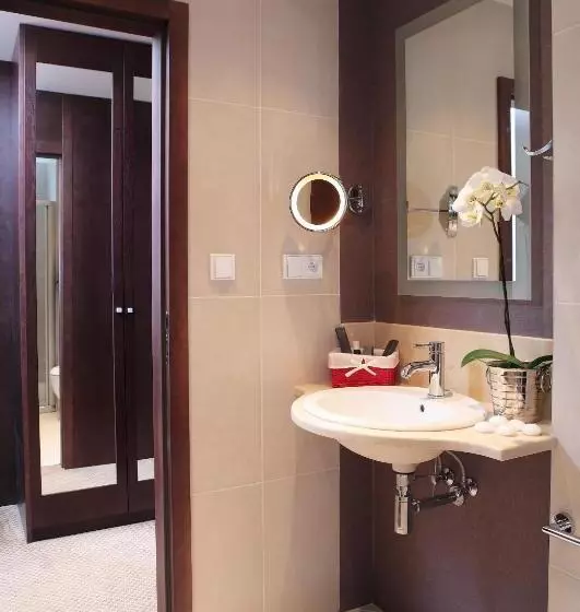 اتاق راحتی, The Hotel Fitzgerald