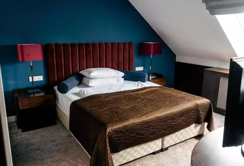 اتاق لوکس, The Hotel Fitzgerald