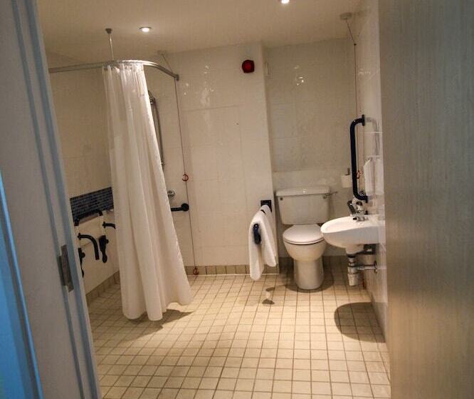 اتاق استاندارد برای معلولان, Holiday Inn Express Doncaster, An Ihg