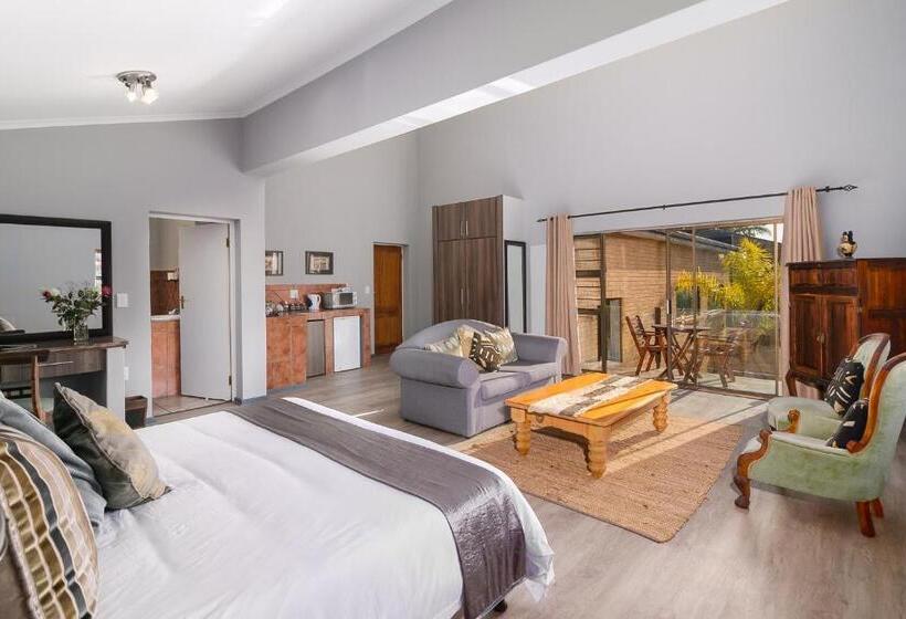 اتاق لوکس با چشمانداز استخر, Overmeer Guest House
