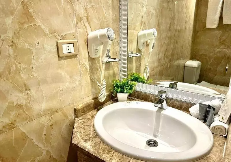 اتاق لوکس با چشمانداز استخر, Paradise Inn Beach Resort